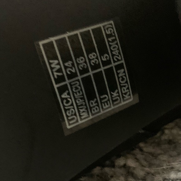 black leather boots - Picture 3 of 3